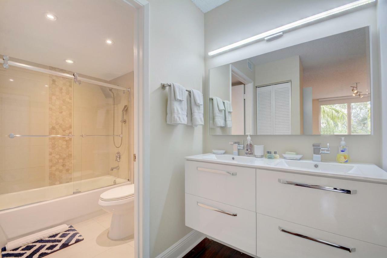 Renovated 2/2 Unit At Yacht Club/Aventura Apartment Bagian luar foto